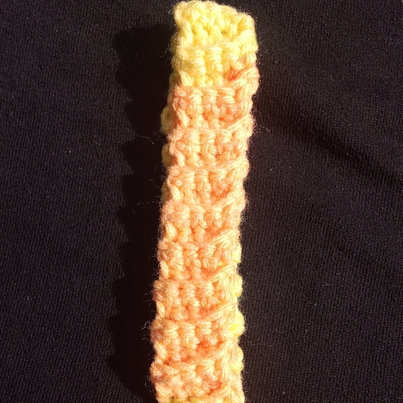 Handmade crocheted keys wristlet - Picture 5 of 5